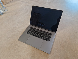 Macbook Pro 15 2018 i7-8750H/16GB/256GB/15,4"/4xTB/TouchBar (1 foto / 2)