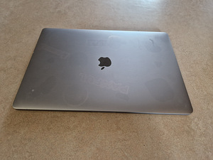 Macbook Pro 15 2018 i7-8750H/16GB/256GB/15,4"/4xTB/TouchBar (2 foto / 2)