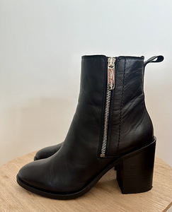 Tommy Hilfiger nahast saapad (4 foto / 5)
