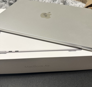 MacBook Air M2 2022 13.6 512 GB (7 foto / 8)