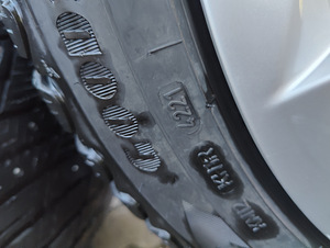 255/45R20 Good Year Ultra grip ice arctic SUV 4x4 (7 foto / 7)