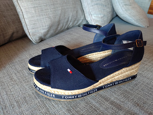 Tommy Hilfiger kingad 36 (1 foto / 4)