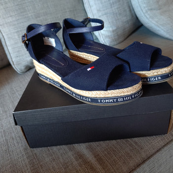 Tommy Hilfiger kingad 36