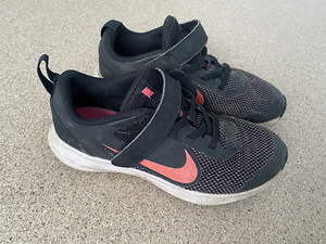 Nike tossud s 31 (1 foto / 3)