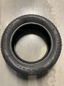GY Ultragrip Arctic Ice 225/55R17 uueväärsed talverehvid (4 foto / 4)