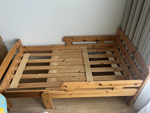 Раздвижная детская кровать с матрасом