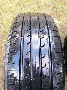 Шины 215/65 R16 Goodyear EfficientGrip SUV 4x4 (3 фото из 4)