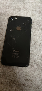 iPhone 8 заблокирован (2 фото из 3)