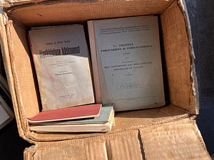 Продаются различные старые книги комплектом (коробкой). (3 фото из 4)