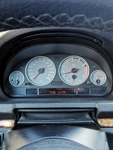 BMW x5 4.8is (9 foto / 13)