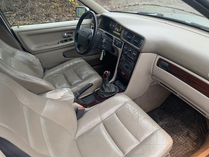 Volvo V70 T-5 Комби 2.3L R5 Turbo 176KW Мануал Бензин (5 фото из 9)