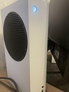 Xbox серии S (1 фото из 1)