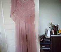 Праздничное розовое платье с шарфом