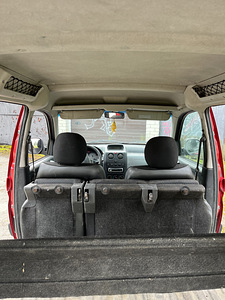 П: Citroen Berlingo (14 фото из 14)