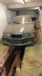 BMW 318i 1.8 83kw E36 (2 foto / 9)