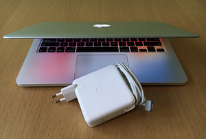 MacBook Pro Retina 13 (Mid 2014 3GHz i7 16GB RAM 1TB SSD) (1 foto / 9)