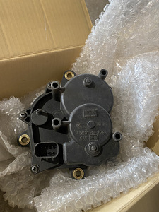 Isuzu D max 2002-2012 Vahekasti aktuaator (1 foto / 4)