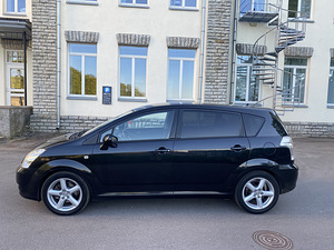 Toyota Corolla Verso 2.2 130kW (7 foto / 10)