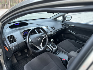 Honda Civic 1.8 103kW (8 foto / 10)