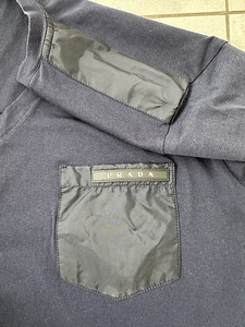 Футболка Prada L, оригинал. (3 фото из 7)