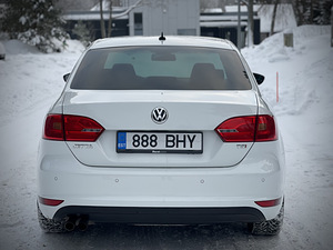 Volkswagen Jetta (4 foto / 8)