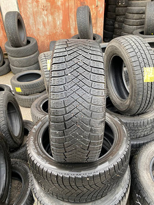 TALVEREHVID / LAMELLREHVID / M+S / PIRELLI / 245 45 19 (1 foto / 2)
