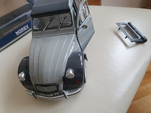 Uus mudelauto 1:18 Citroën 2CV (3 foto / 7)