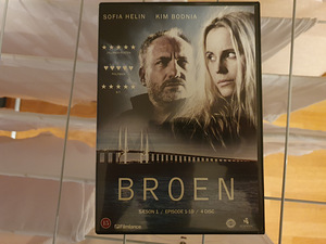 DVD serial The Bridge (1 foto / 3)