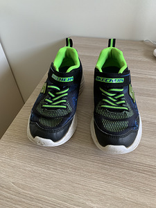 Skechers vilkuvad tossud 33 (2 foto / 3)
