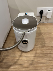 Täisautomaatne espressomasin JURA E8 (2 foto / 2)