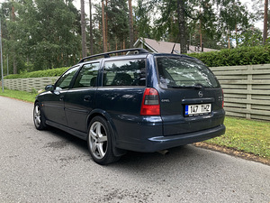 Opel Vectra 1.6 (6 фото из 9)
