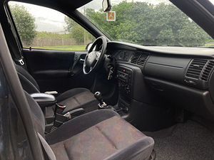 Opel Vectra 1.6 (7 фото из 9)