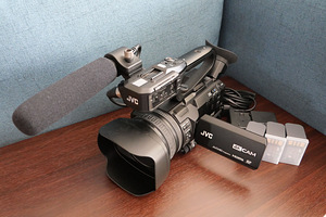 Продаётся JVC GY-HM170E видеокамера.