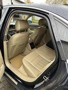 Продается Audi A8 (8 фото из 8)