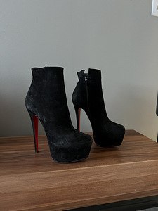 Обувь (Christian Louboutin, Marella, Michael Kors) (6 фото из 9)