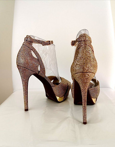 Uued! Jessica Simpson kontsaga kingad 38 (2 foto / 3)