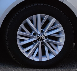 Volkswagen оригинальные диски R16 и новые летние шины