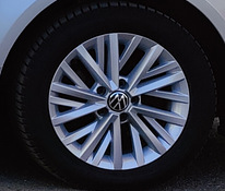 Volkswagen оригинальные диски R16 и новые летние шины