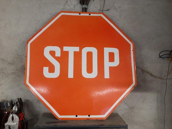 Maalitud vana STOP märk. (foto #1)