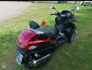 Piaggio 400 cc 2011 (2 foto / 4)