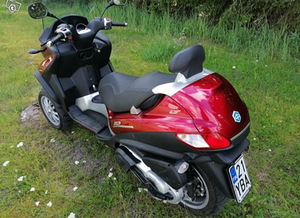 Piaggio 400 cc 2011 (3 foto / 4)