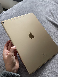 iPad pro 12.9 WiFi + LTE 2017 (8 foto / 10)