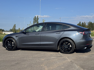 Tesla Model 3 veljed ja rehvid (6 foto / 7)
