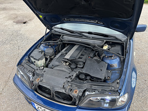 Продается BMW 330i (5 фото из 11)