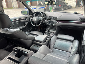 Продается BMW 330i (7 фото из 11)