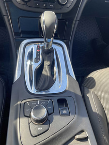 OPEL INSIGNIA SPORTS TOURER SW (10 foto / 12)