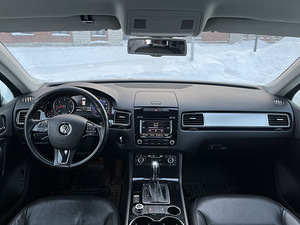 Volkswagen Touareg (8 foto / 14)