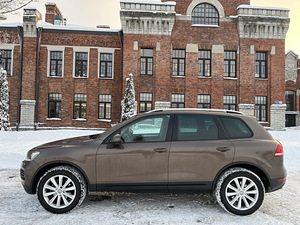 Volkswagen Touareg (3 foto / 14)