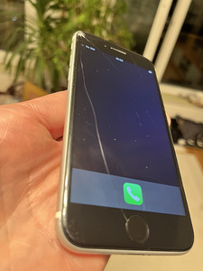 iPhone SE 2. Gen 2020 64GB (1 foto / 5)