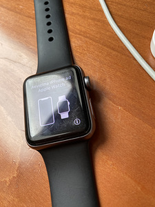 Apple Watch Series 2 – 38mm (must) (2 foto / 5)